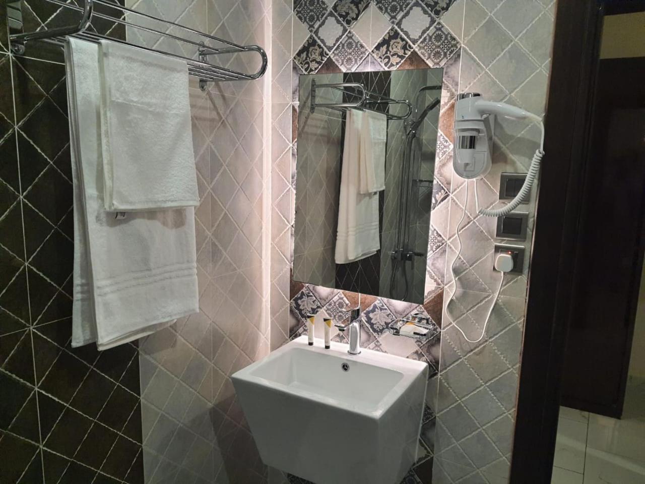Violet Rose Aprit Hotel Jeddah Ngoại thất bức ảnh