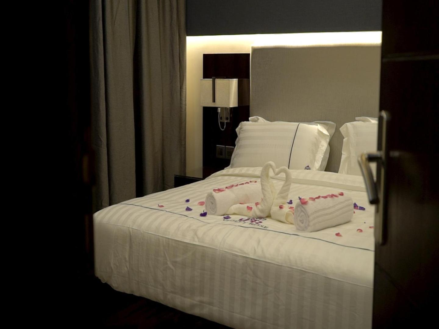 Violet Rose Aprit Hotel Jeddah Ngoại thất bức ảnh
